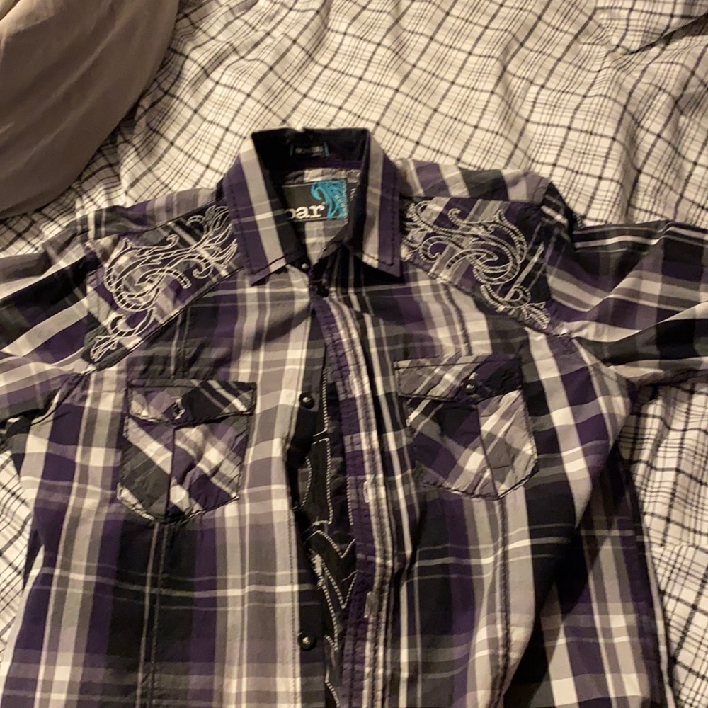 Roar button up